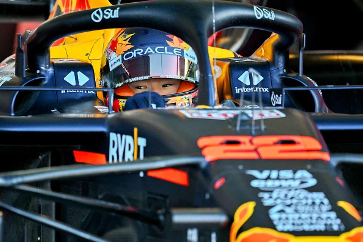 阿斯顿马丁鏖战红牛车队，拉塞尔统治全场