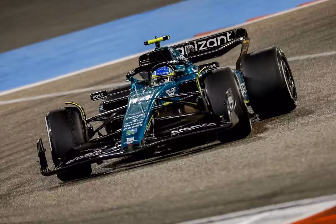 哈斯车队碾压红牛车队，阿隆索高光表现