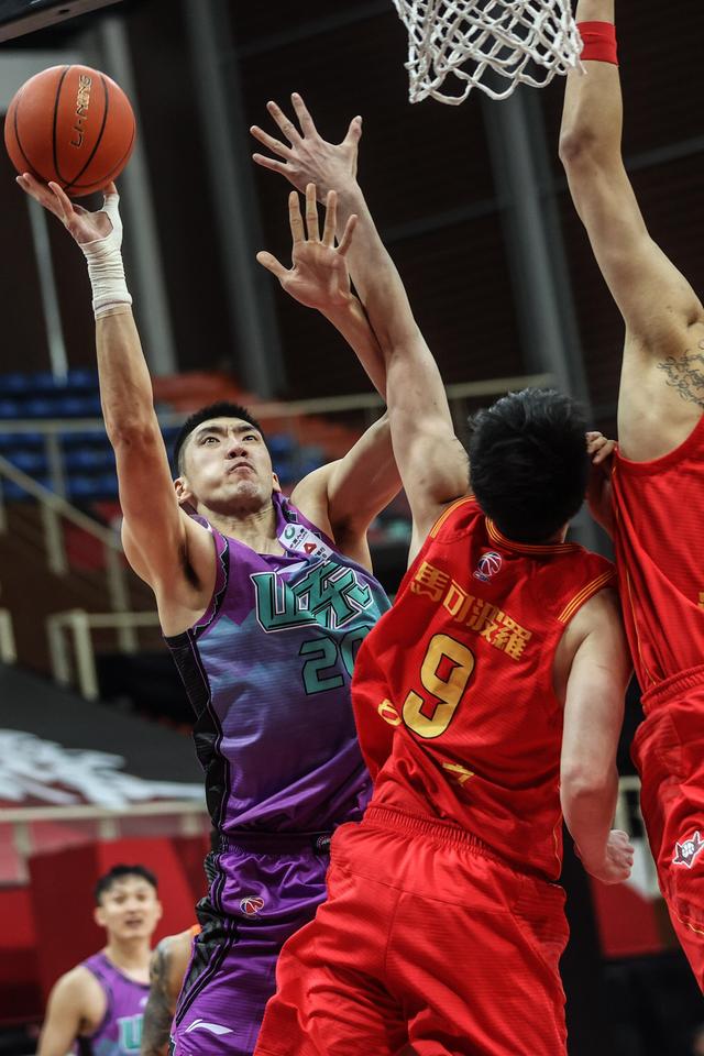 国王力克青岛队，布克高光表现