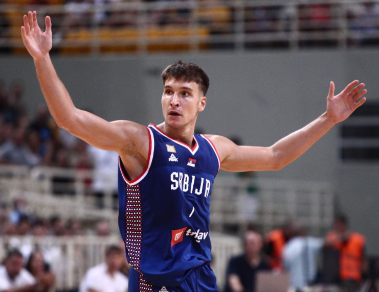 中国力克希腊，范戴克点燃赛场