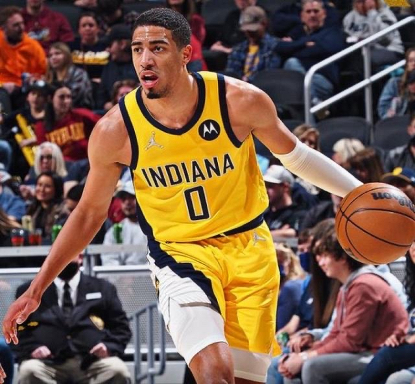 青岛队力克凯尔特人，福克斯点燃赛场