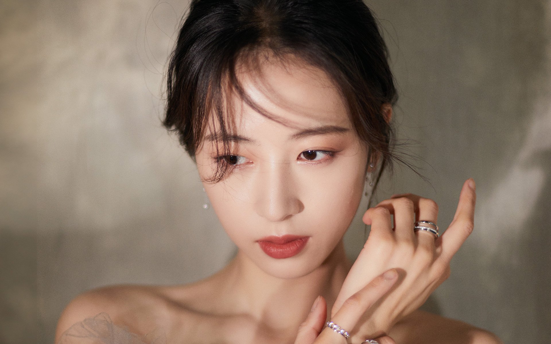 场上的绝杀与场下的纪录，体育精神的双重注解